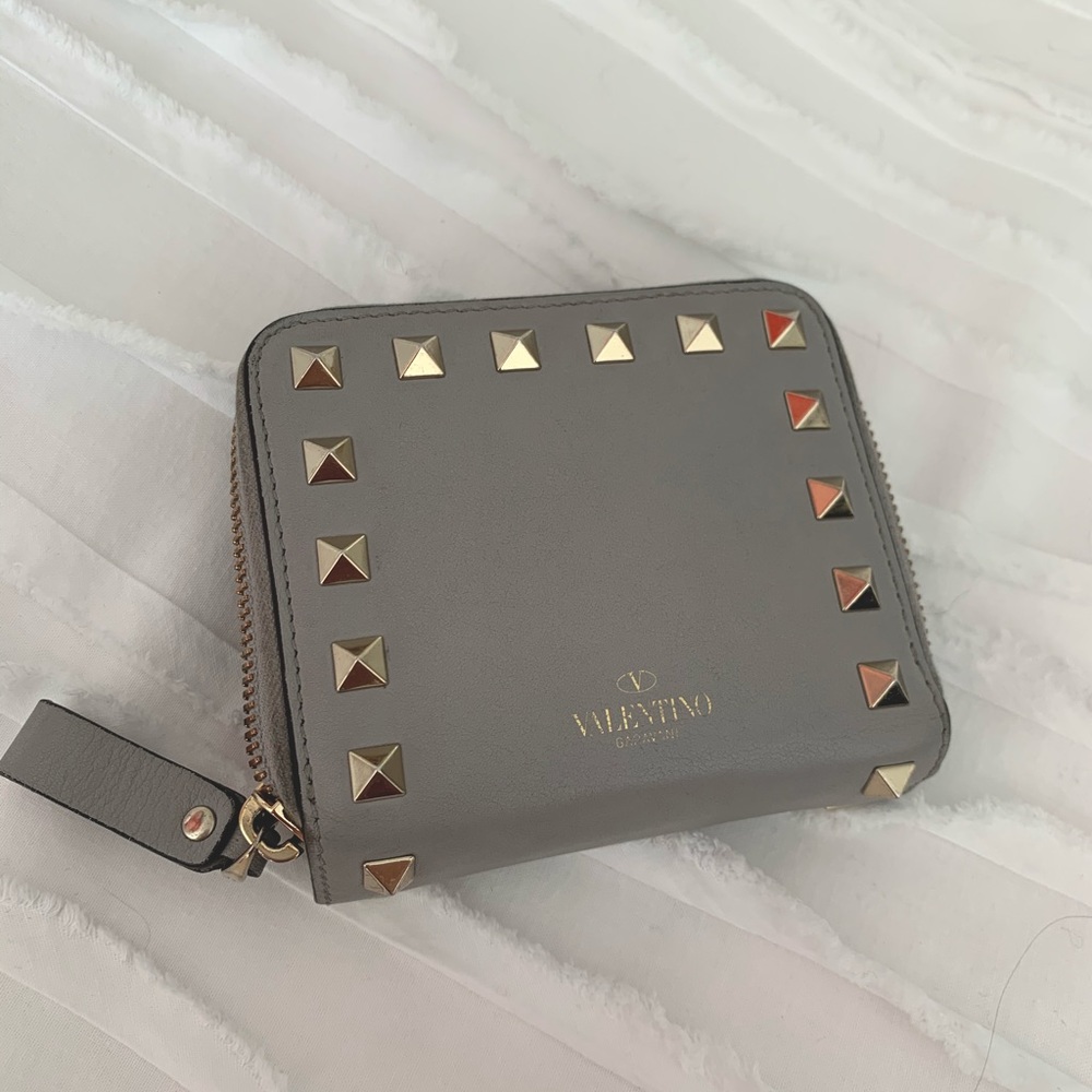 Valentino Garavani Rockstud Grey Folding Wallet